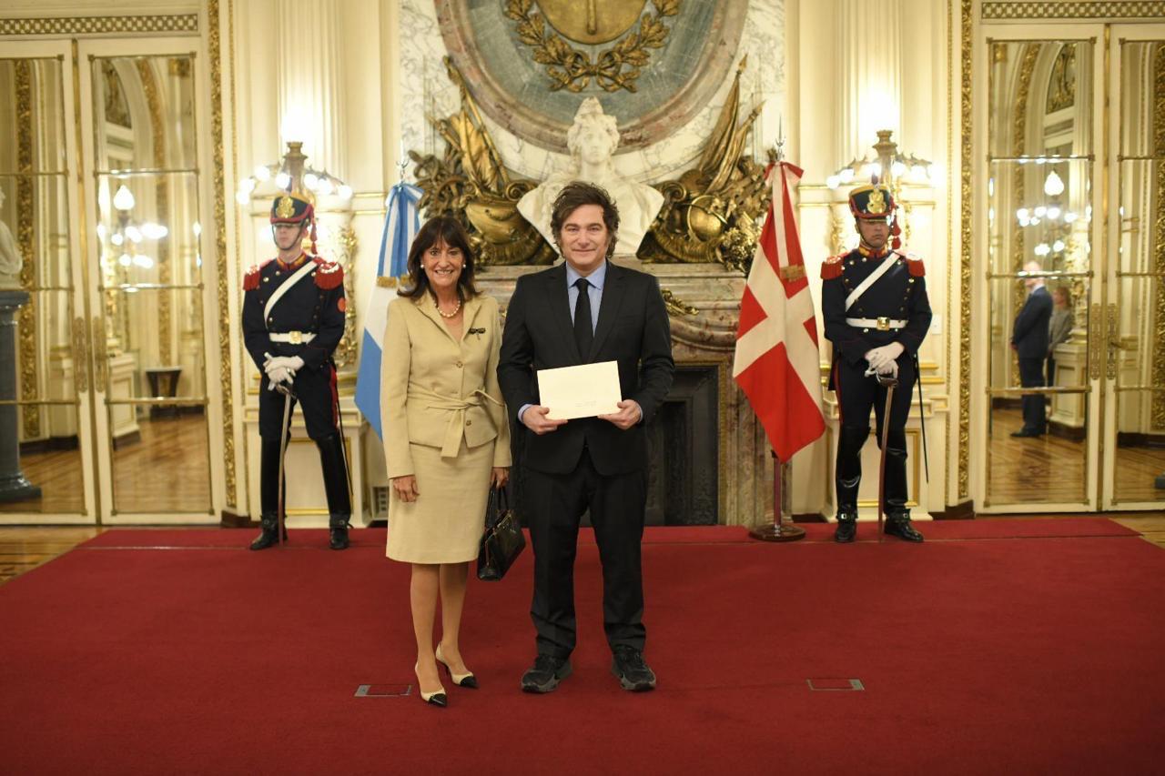 The Ambassador of the Sovereign Order of Malta to Argentina presents her letters of credence